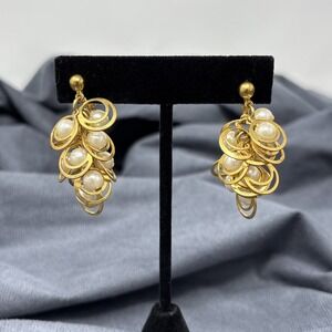 Avon Vintage Gold-tone Earrings Clip-On‎ Faux Pearl Circle Ringlets Dangle 1994